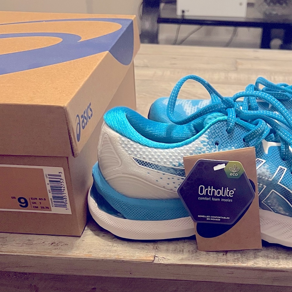 ASICS gel nimbus aqua/white. Brand new in box, never worn